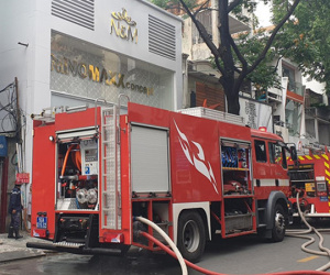 Cháy căn nhà 2 tầng giữa Sài Gòn, cả khu phố hốt hoảng