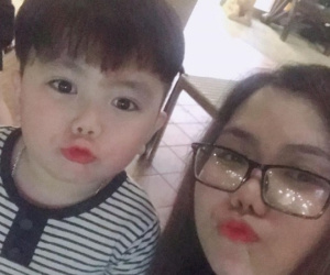 Soái ca 4 tuổi đẹp trai 'hết nấc' lại còn nội trợ đảm đang khiến các mẹ giành nhau nhận 'con rể'