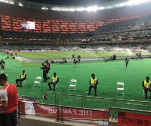 CĐV phẫn nộ vì khán đài quá xa mặt sân trận CK Europa League
