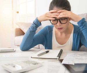 Chồng nghi tôi giấu tiền riêng dù cả nhà có 13 triệu mỗi tháng