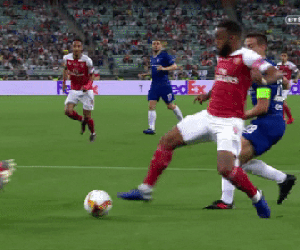 Dù đã có VAR nhưng Arsenal vẫn mất chức vô địch vì pha bóng đầy tranh cãi này