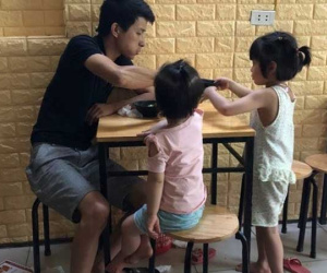 Gia đình nhỏ cùng nhau đi ăn chè nhưng chẳng thấy hình bóng người mẹ, biết được lý do ai cũng xúc động
