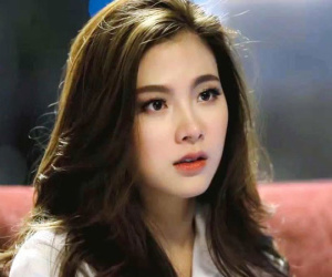 Sáng nào nhìn camera cũng thấy giúp việc ôm chăn rời khỏi phòng khách, nghi ngờ chồng 'ăn vụng' vợ quyết thức cả đêm rình và nhận kết quả không tưởng