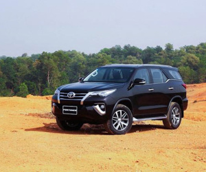 Toyota Fortuner nhập khẩu khan hàng, bản lắp ráp sắp xuất trận