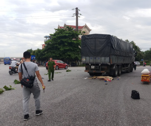Nghệ An: Mẹ cùng con gái 8 tuổi chết thảm dưới bánh xe tải