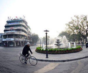 Ảnh: Hà Nội đón bình minh 2015 trong cảnh vắng vẻ lạ lẫm