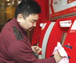Nghỉ lễ, lo chống “cháy” tiền ATM