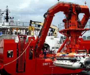 Tàu hải quân Singapore bắt đầu tìm hộp đen máy bay QZ8501