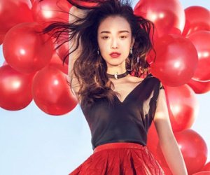 Nghê Ni đẹp lạ với sắc đỏ