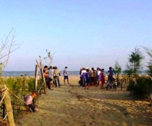 Nghỉ tết Dương lịch, 2 sinh viên ra kè biển tắm bị nước cuốn trôi