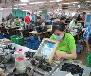 Công nhân nơm nớp chờ… tăng lương