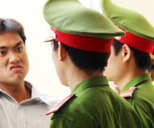 Bỏ nhà lánh nạn vì sợ nguyên đơn hành hung