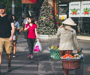 Chùm ảnh: Thương lắm những gánh quà rong trên phố Sài Gòn