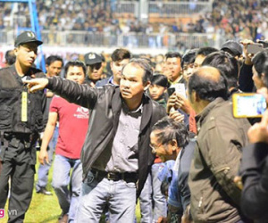 Để "vỡ" sân, đội bóng của bầu Đức đối diện án phạt từ VFF