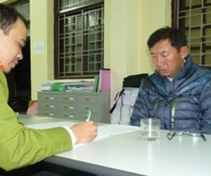 "Yêu râu xanh" núp bóng huấn luyện viên dạy golf