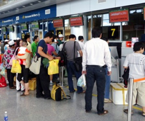 Khách bay lại dọa có mìn trong hành lý