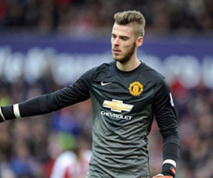 Có Valdes, M.U vẫn gấp rút “trói chân” De Gea