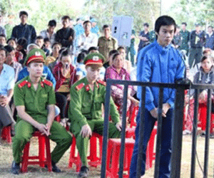 Gây án mạng sau khi nhìn vợ bạn cho con bú
