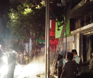 Cụ bà thoát chết khi nhà 2 tầng phát hỏa giữa đêm