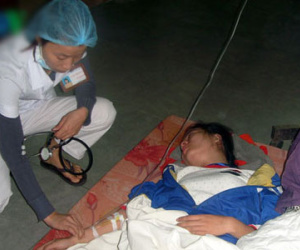 Điều tra nguyên nhân vụ gần 200 công nhân bị ngộ độc thức ăn