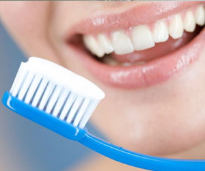 Rụng hết hàm vì đánh răng sai cách