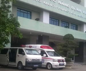 Xe cứu thương đón ông Nguyễn Bá Thanh đã sẵn sàng lăn bánh