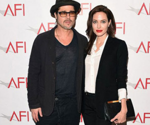 Angelina Jolie đã kết hôn với Brad Pitt trước đám cưới ở Pháp
