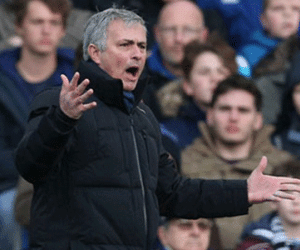 HLV Mourinho nổi điên khi Chelsea bị từ chối penalty