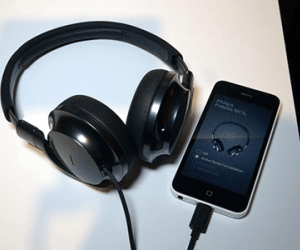 Philips ra mắt headphone chống ồn Fidelio NC1L dùng cổng Lightning