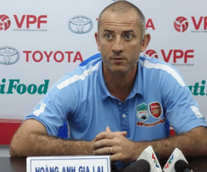 Thua ĐT.Long An, HLV Guillaume chỉ trích trọng tài