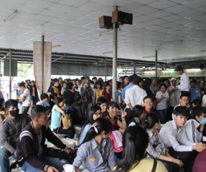 Vã mồ hôi mới “săn” được vé xe Tết