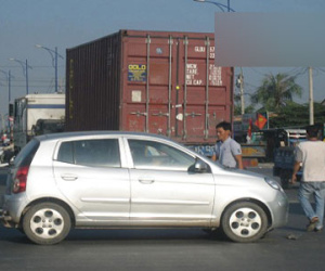2 tài xế đấu “võ mồm” sau va chạm, giao thông bị ảnh hưởng