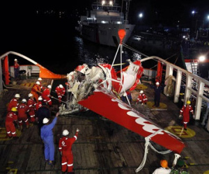 AirAsia QZ8501 "có thể nổ trước khi chạm nước"