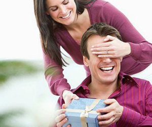 Gái khôn luôn biết cách “nịnh chồng” đúng lúc