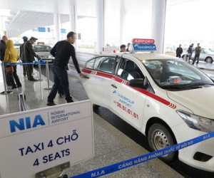 "Loạn" taxi Nội Bài: Không xếp hàng còn dọa mách lãnh đạo!