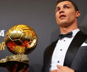 Ronaldo đánh chuyên cơ đi ẵm Quả bóng vàng