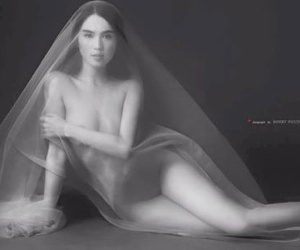 Vũ Khắc Tiệp bất ngờ đăng ảnh nude của Ngọc Trinh