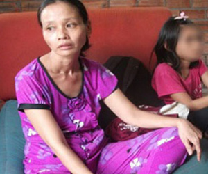 Sợ bị lộ, “yêu râu xanh” bỏ quần chạy lấy người