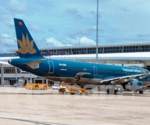 Máy bay Vietnam Airlines hạ cánh khẩn cấp cứu cháu bé 2 tuổi