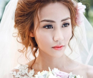Ngân Khánh sẽ kết hôn vào ngày 9/2 với ông xã Việt kiều