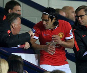 Falcao từ chối đá trận M.U-QPR, Van Gaal nổi đoá?