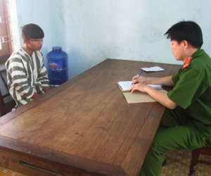 Học sinh lớp 9 xông vào nhà giở trò đồi bại, cướp tiền phụ nữ 30