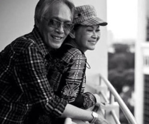 Khánh Ly hoãn liveshow sau khi chồng qua đời