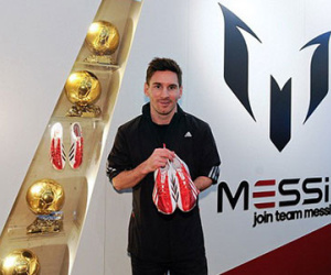 Adidas sẽ hỗ trợ Man Utd ký hợp đồng với Messi