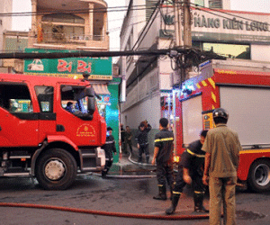 Cháy nhà trong hẻm, 3 trẻ em kịp thoát ra ngoài