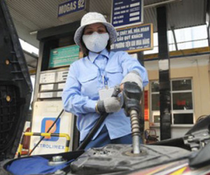 Doanh nghiệp xăng dầu vẫn lãi đậm: Kỳ vọng giá giảm tiếp