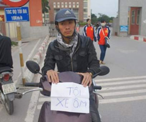 Chàng trai ung thư viết báo, chạy xe ôm giúp người nghèo