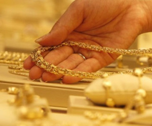 Giá vàng chốt tuần “đội” hơn 300.000 đồng/lượng