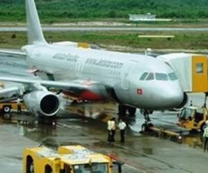 Máy bay Jetstar trễ 4 giờ, hành khách đòi lại tiền