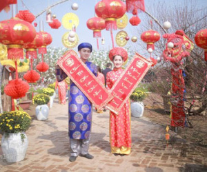 Giới trẻ Hà Thành nô nức chụp ảnh tết sớm ở vườn đào Nhật Tân